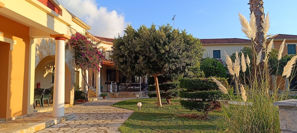 Elanthi Village Hotel 75/85