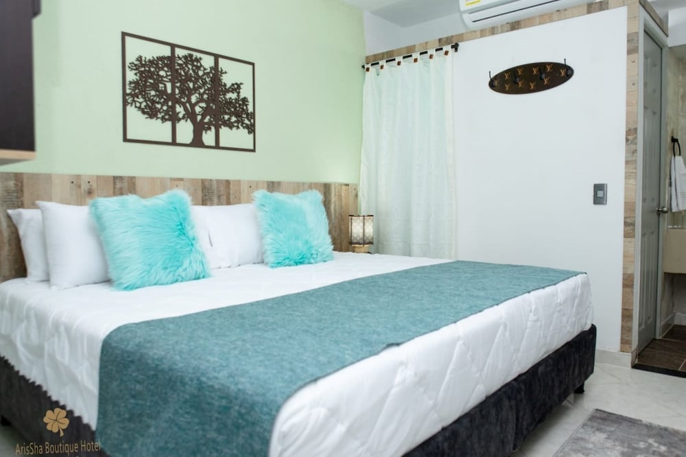 DELUXE, DOUBLE BED, CITY VIEW