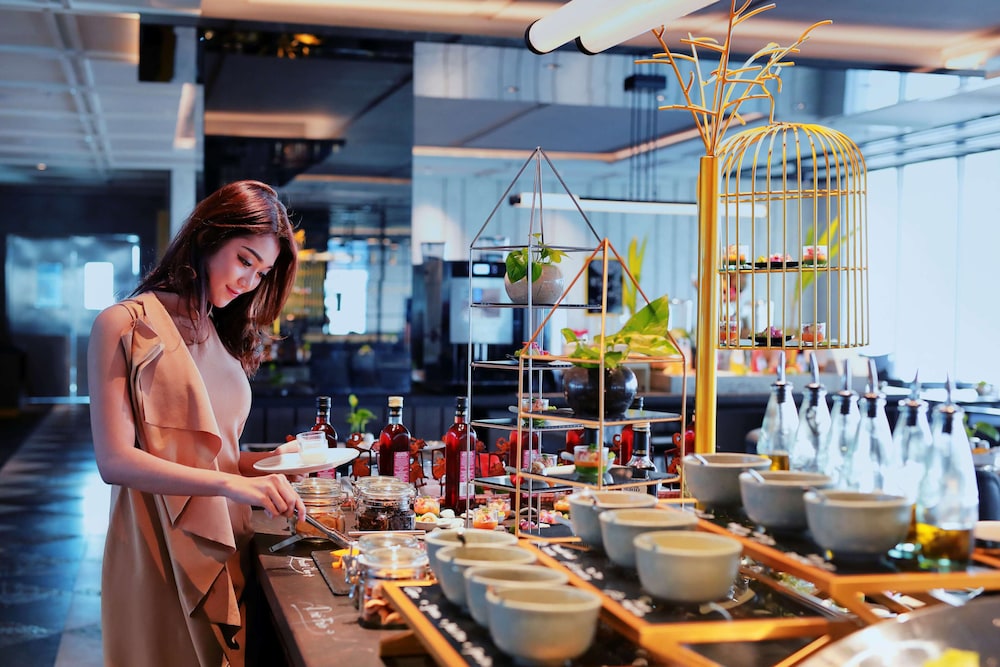 Movenpick Surabaya City 63/68