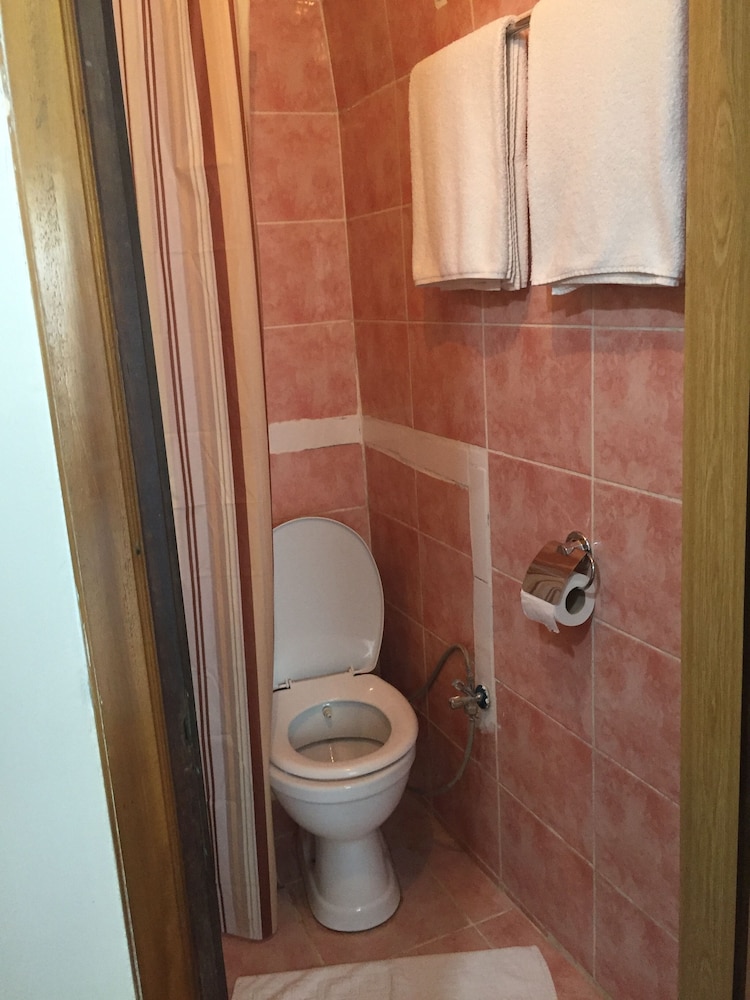 Istanbul Paris Hotel And Hostel 62/74