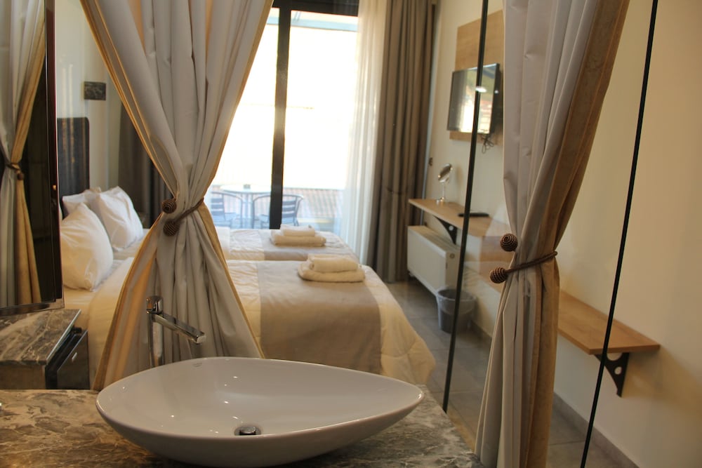 ALEXIOU HOTEL 23/42