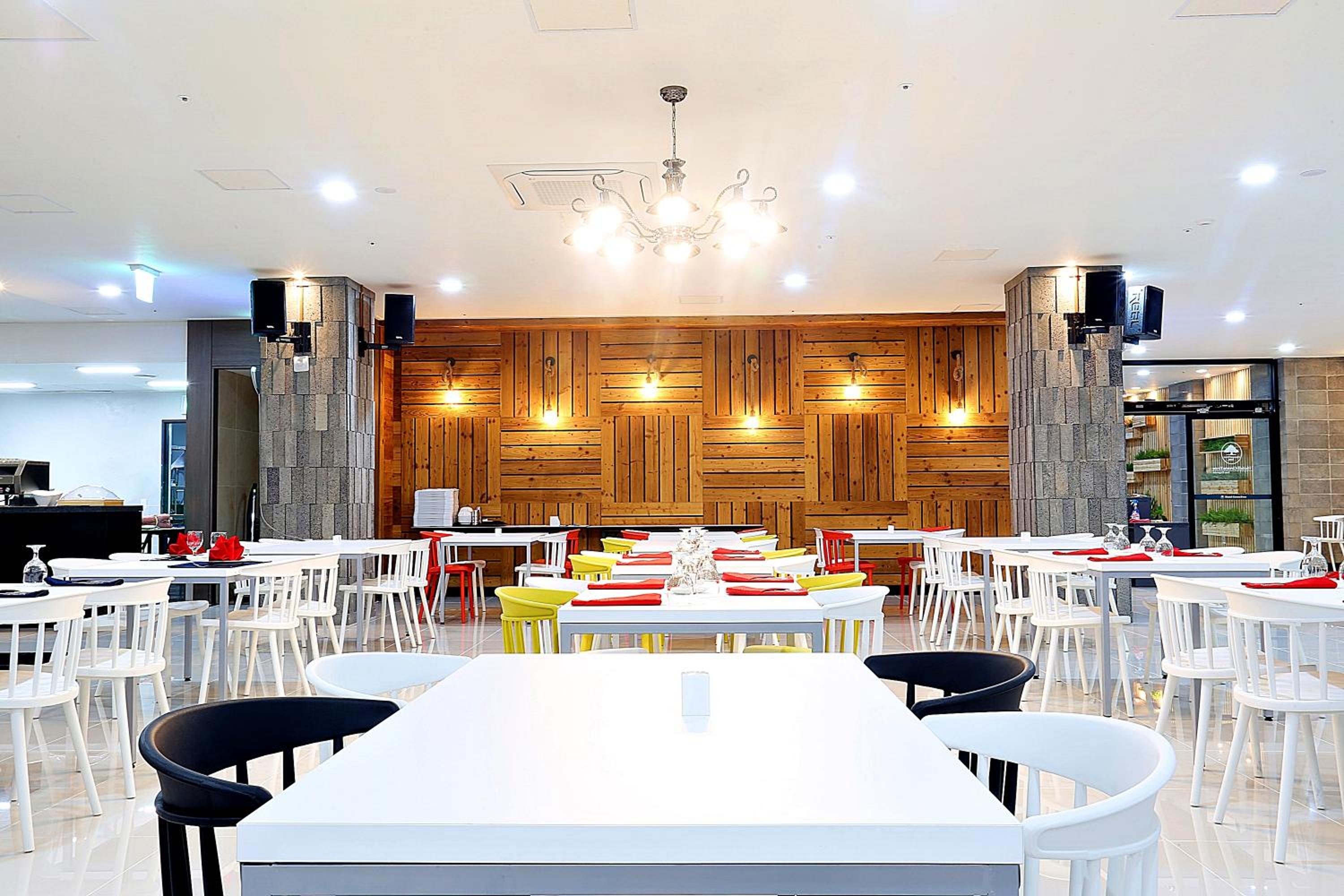 Grand Millions Hotel 40/42