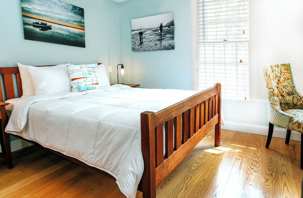 Room, Queen Bed, Resort View, Private Bathroom