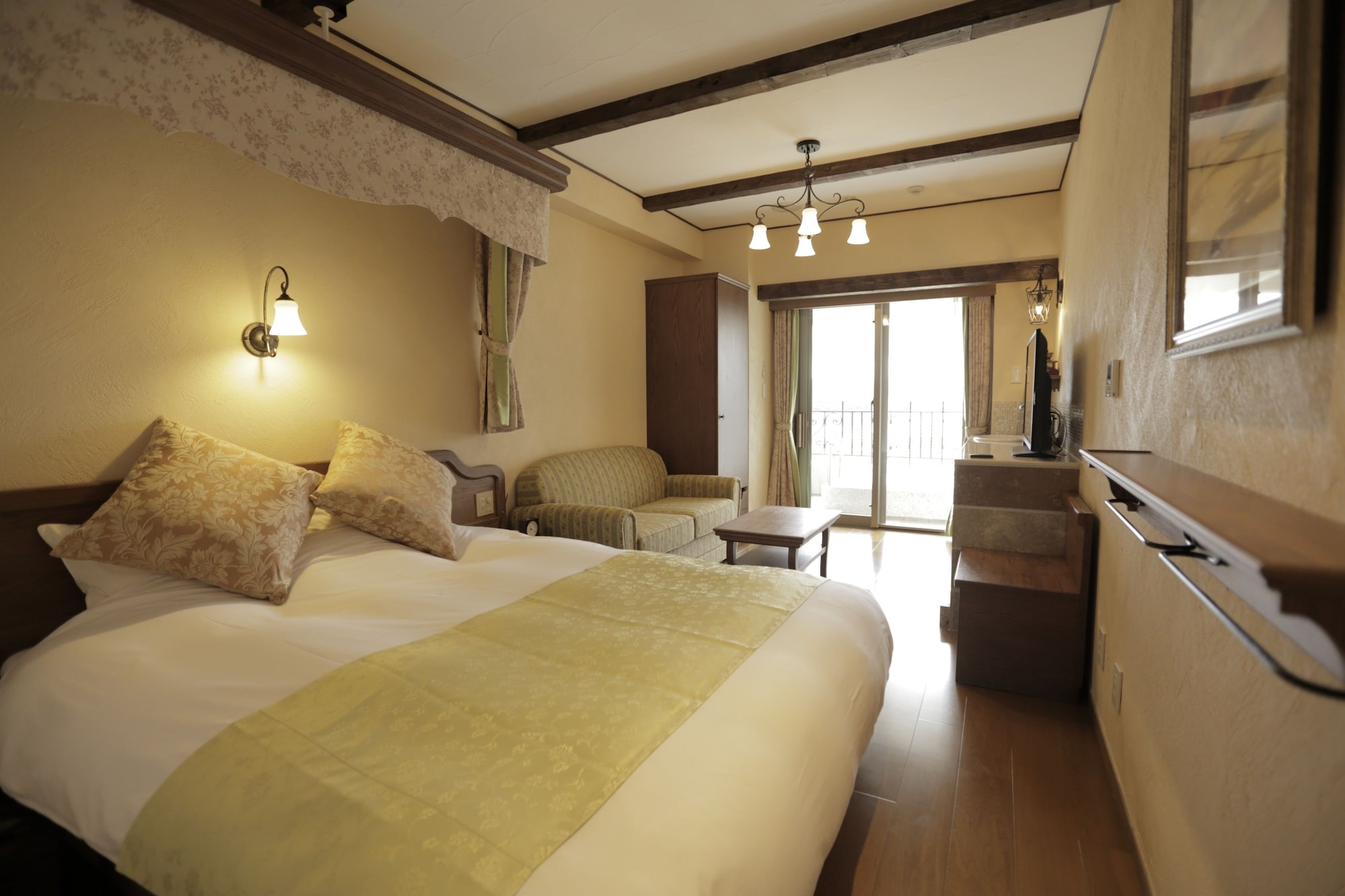 ROOM, DOUBLE BED