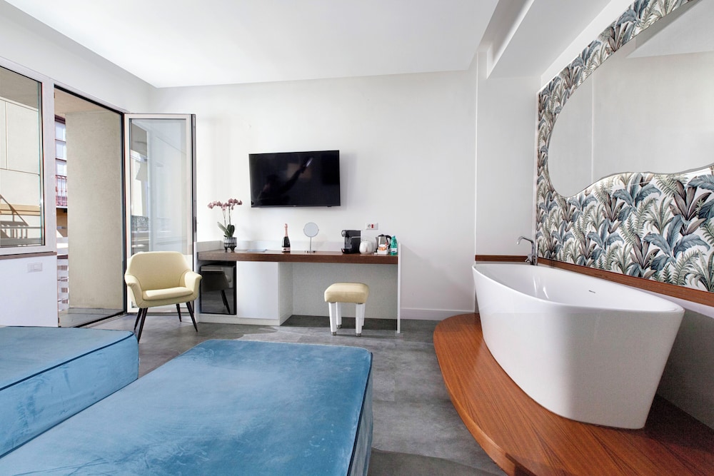 Tasso Suites 58/71
