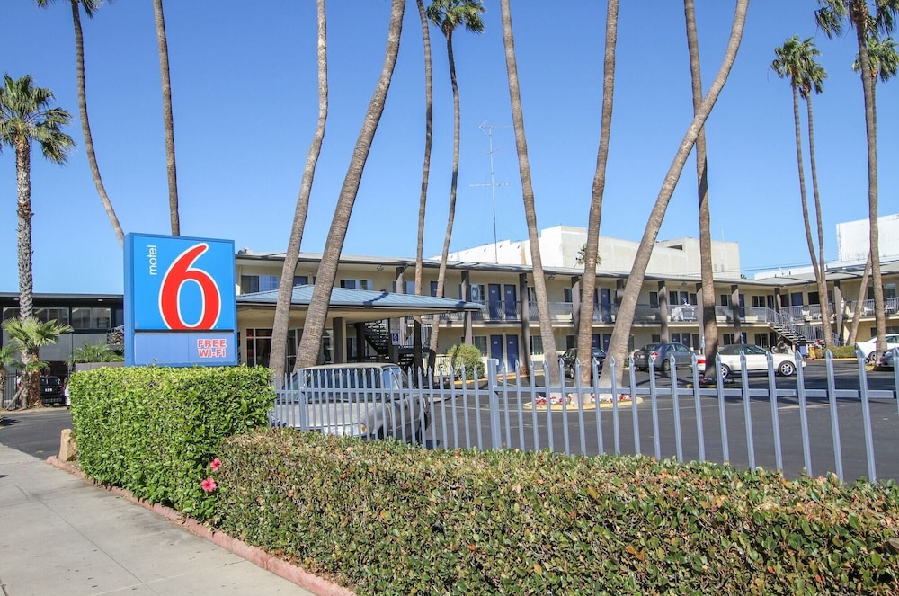 Motel6 San Diego, CA - Airport - Harbor 49/56