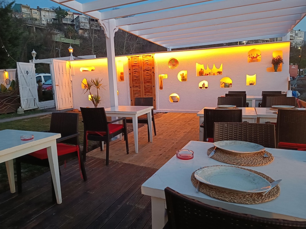 Lotus Restaurant & Home 37/50