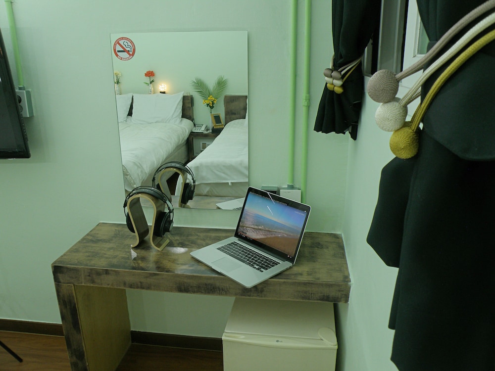 Daljee Guesthouse 32/33