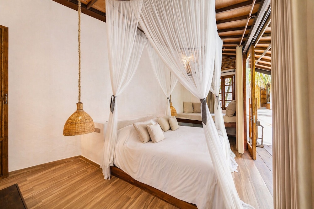Tropical, 2 King Beds, Bunk Bed, Private Pool