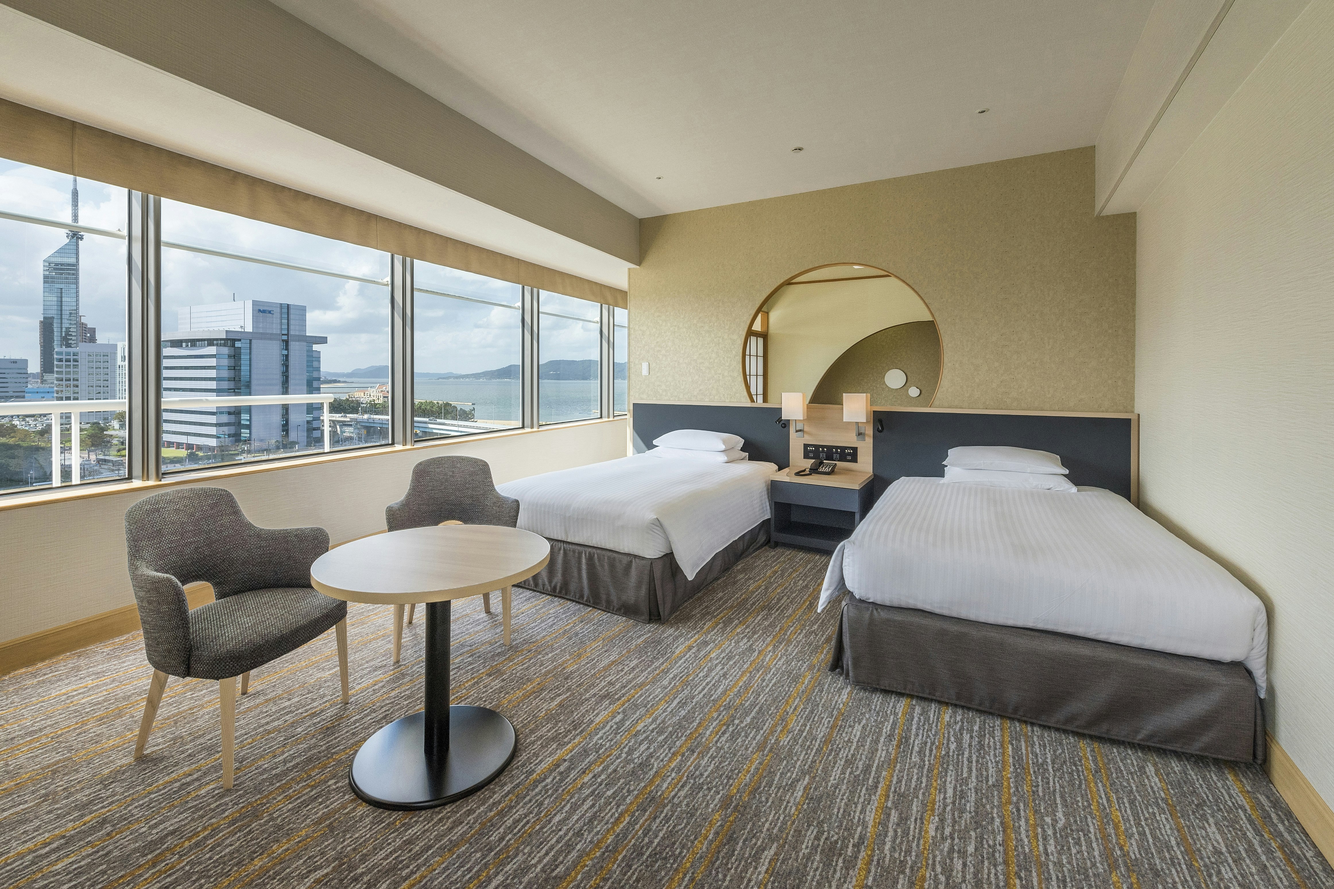 Hilton Fukuoka Sea Hawk 9/84