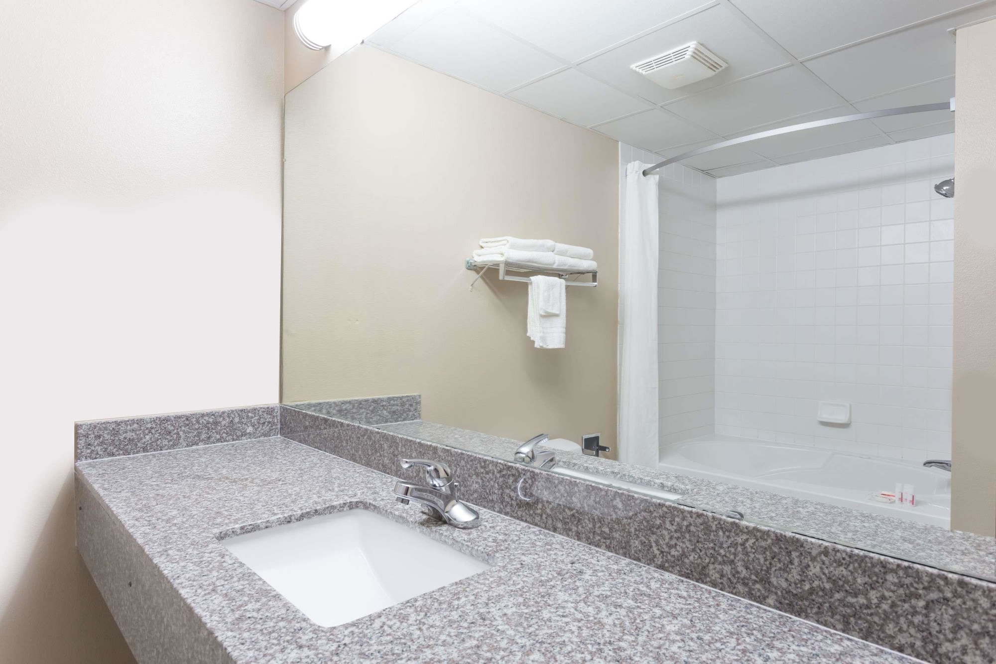 Standard, 2 Double Beds, Smoking, Super 8 By Wyndham Indianola 2/3