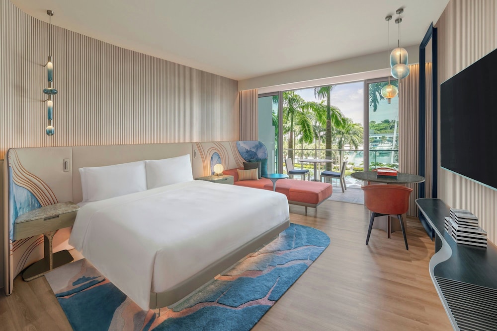 Deluxe, King Bed, Sofa, W Singapore Sentosa Cove 2/3