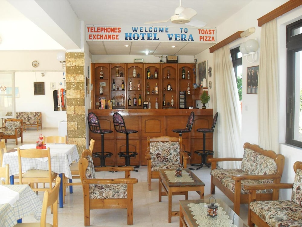 Vera Studios 24/50
