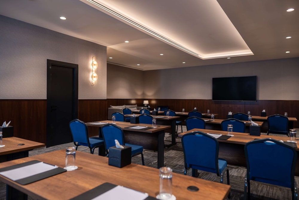 Radisson Blu Hotel Amman, Galleria Mall 44/50