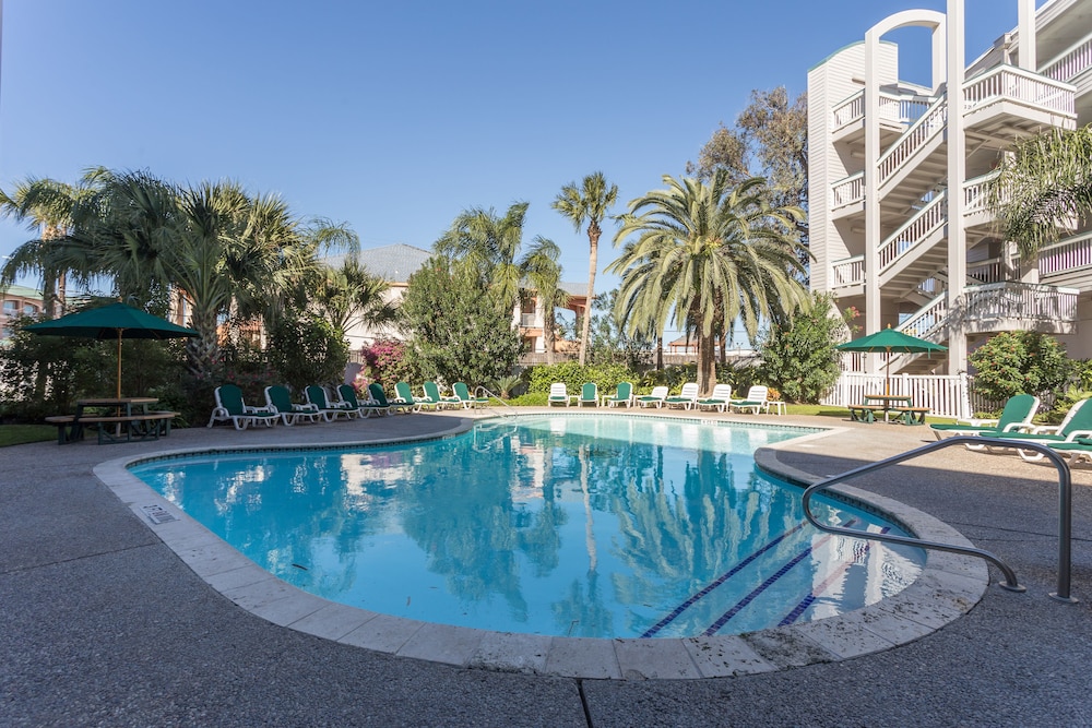Casa Del Mar Beachfront Suites 20/82