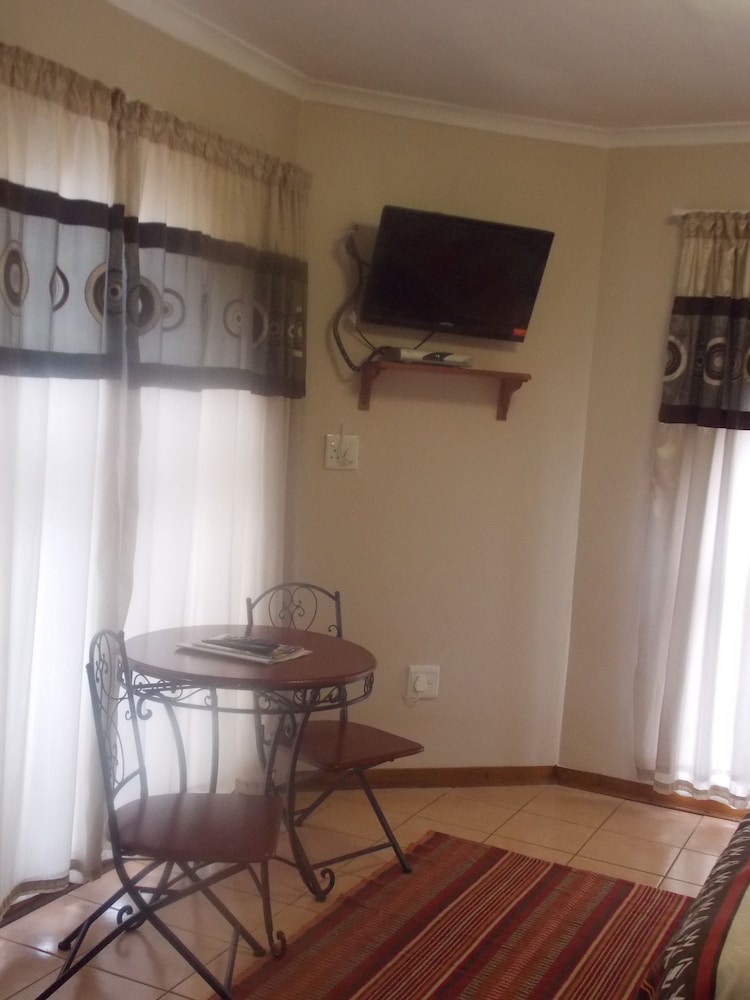 Bizafrika Guest Lodge &amp; Conference Center 33/50