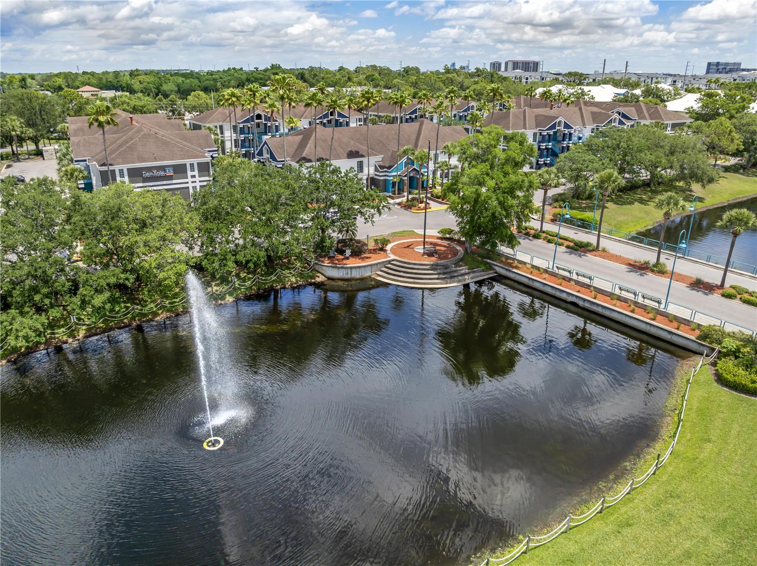 Sonesta ES Suites Orlando Lake Buena Vista 76/78
