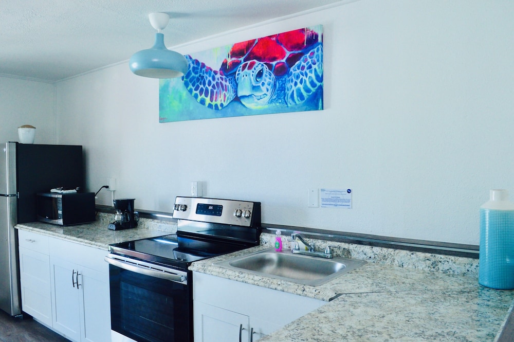 Drop Anchor Resort and Marina 33/50