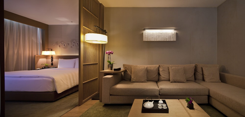 The East Hotel 35/50