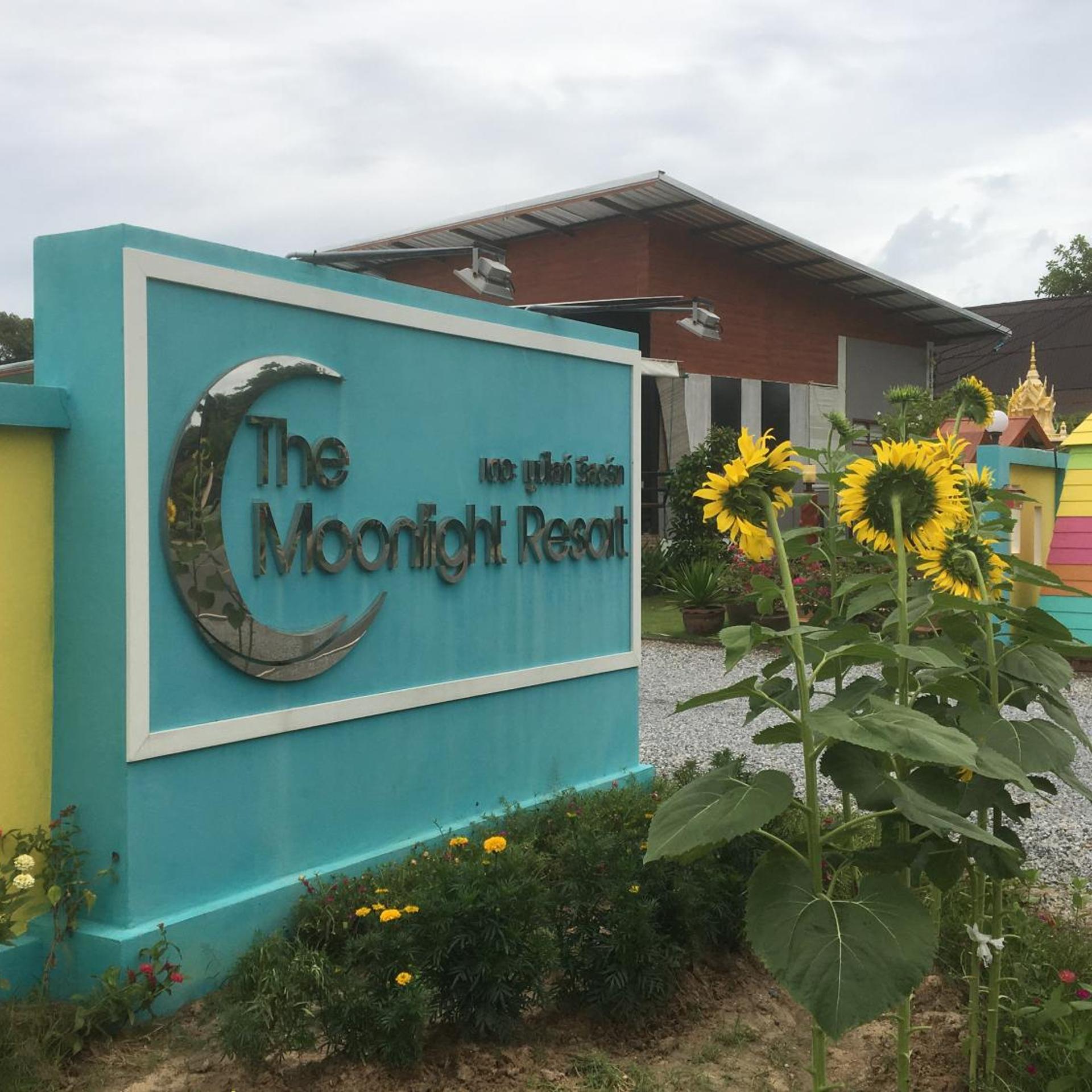 The Moonlight Resort 1/28