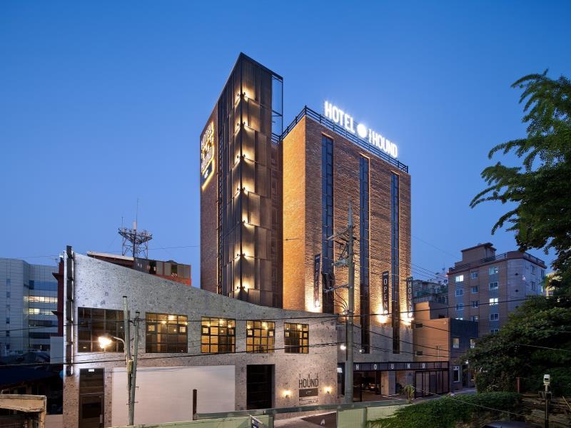 The Hound Hotel 4/45