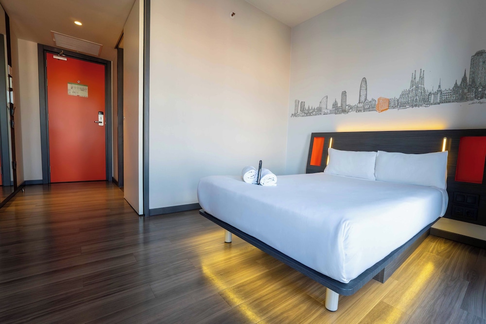 غرفة قياسية بسرير مزدوج لذوي الإعاقة، easyHotel Barcelona Fira 2/10