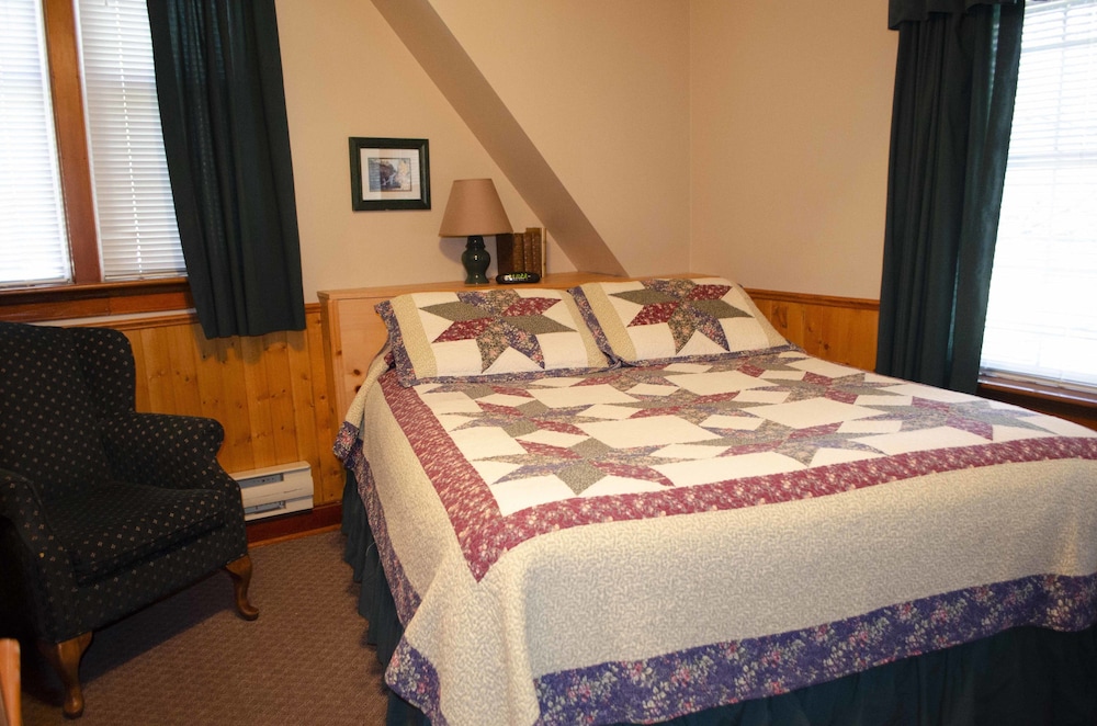 Crandell Mountain Lodge 13/66