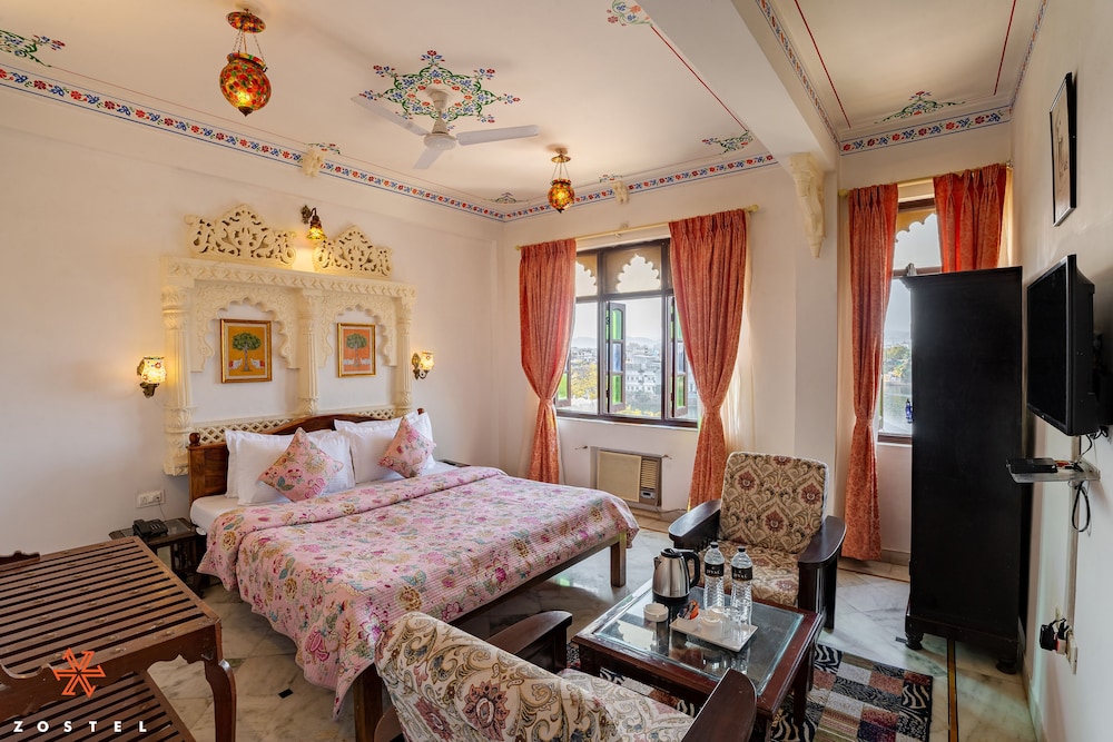 Zostel Udaipur 12/49