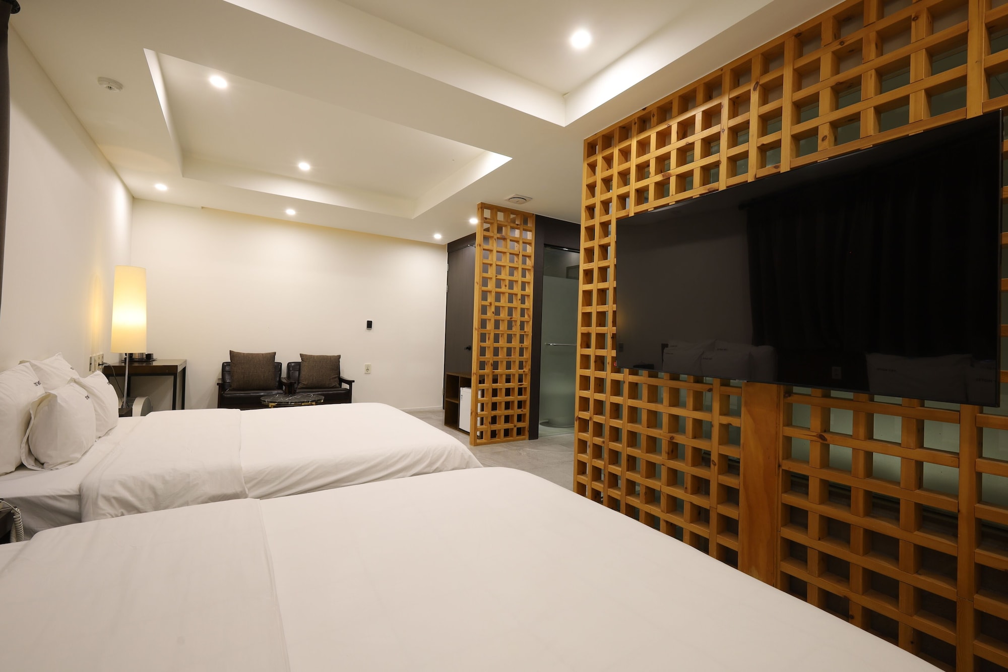 ROYAL, SUITE, TWIN BEDS