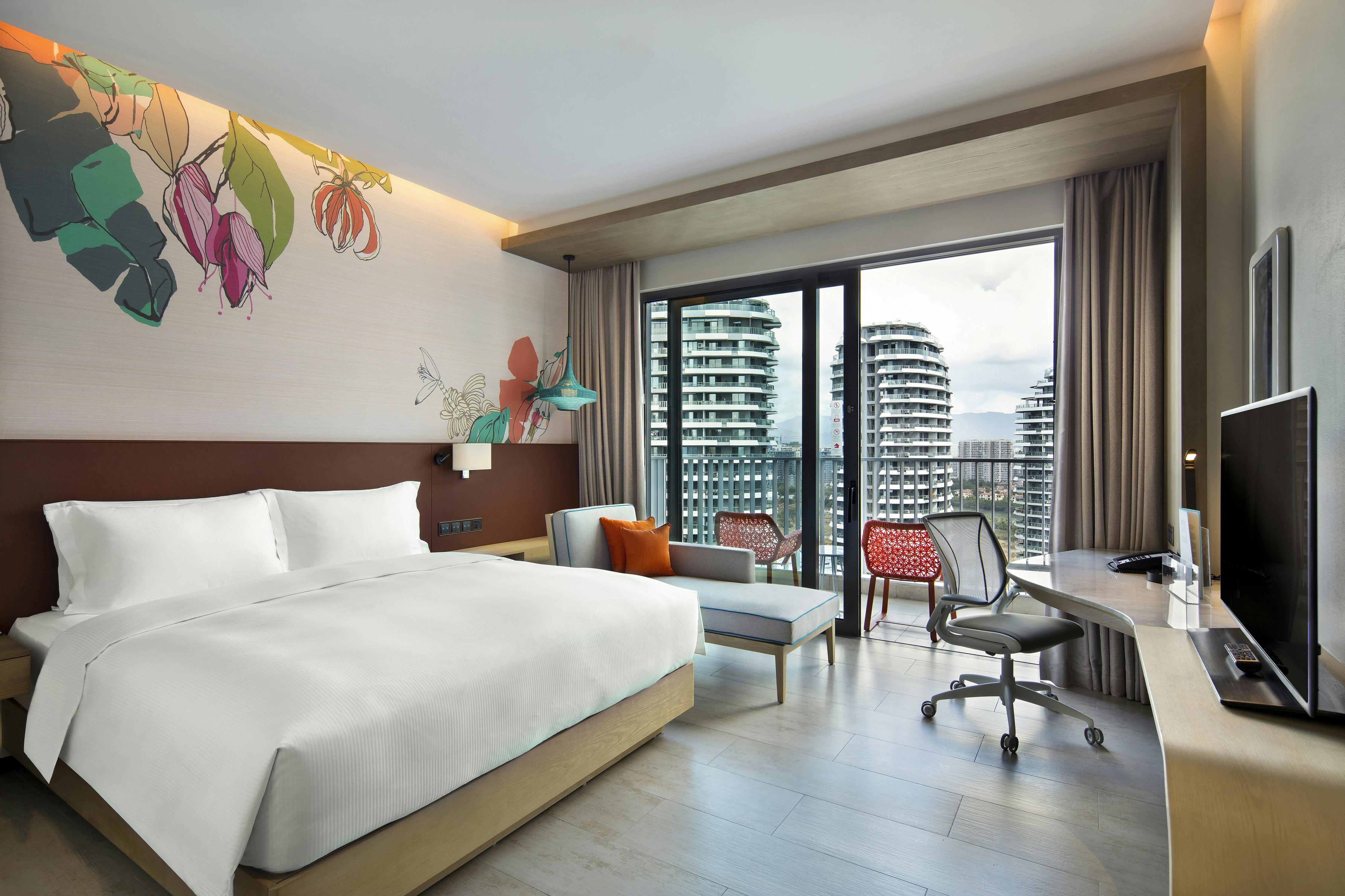ROOM, KING BED, BALCONY