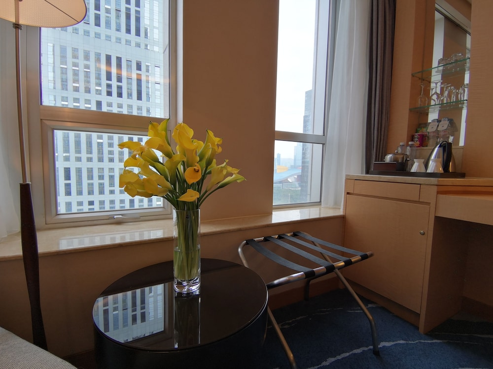 Crowne Plaza Shenzhen Futian 52/86