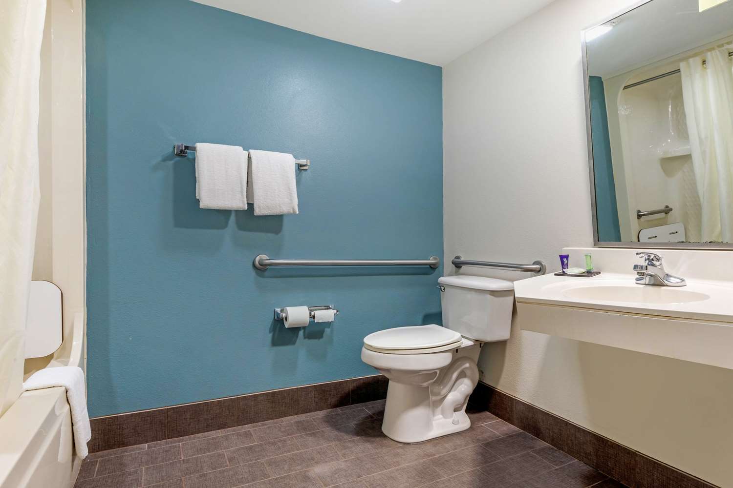 Sleep Inn & Suites Johnson City 30/31