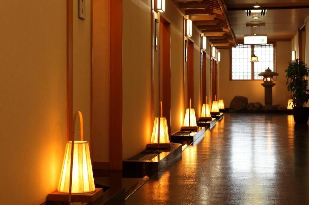 AKITA ONSEN SATOMI 30/33