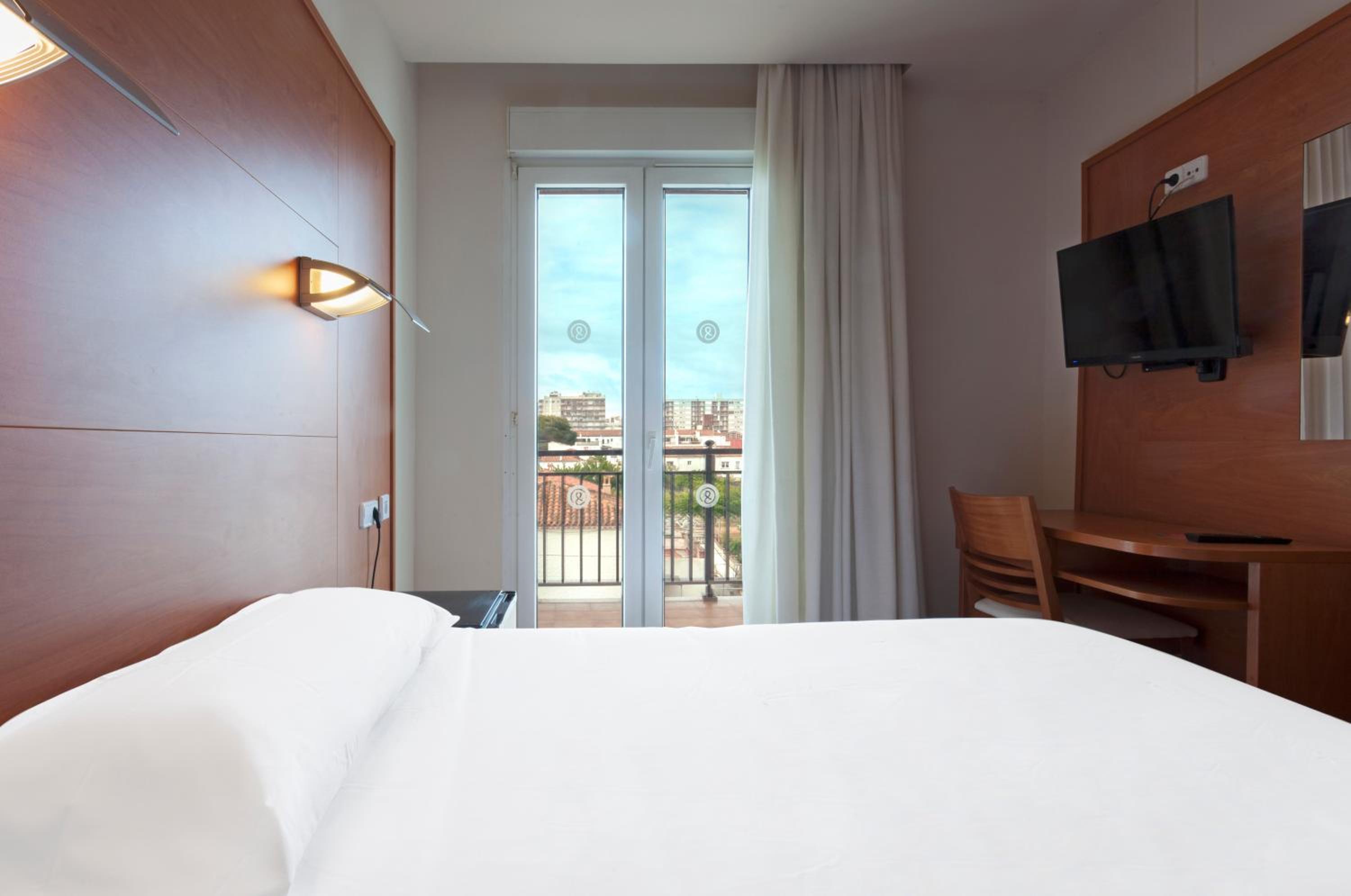 Standard, Twin Beds