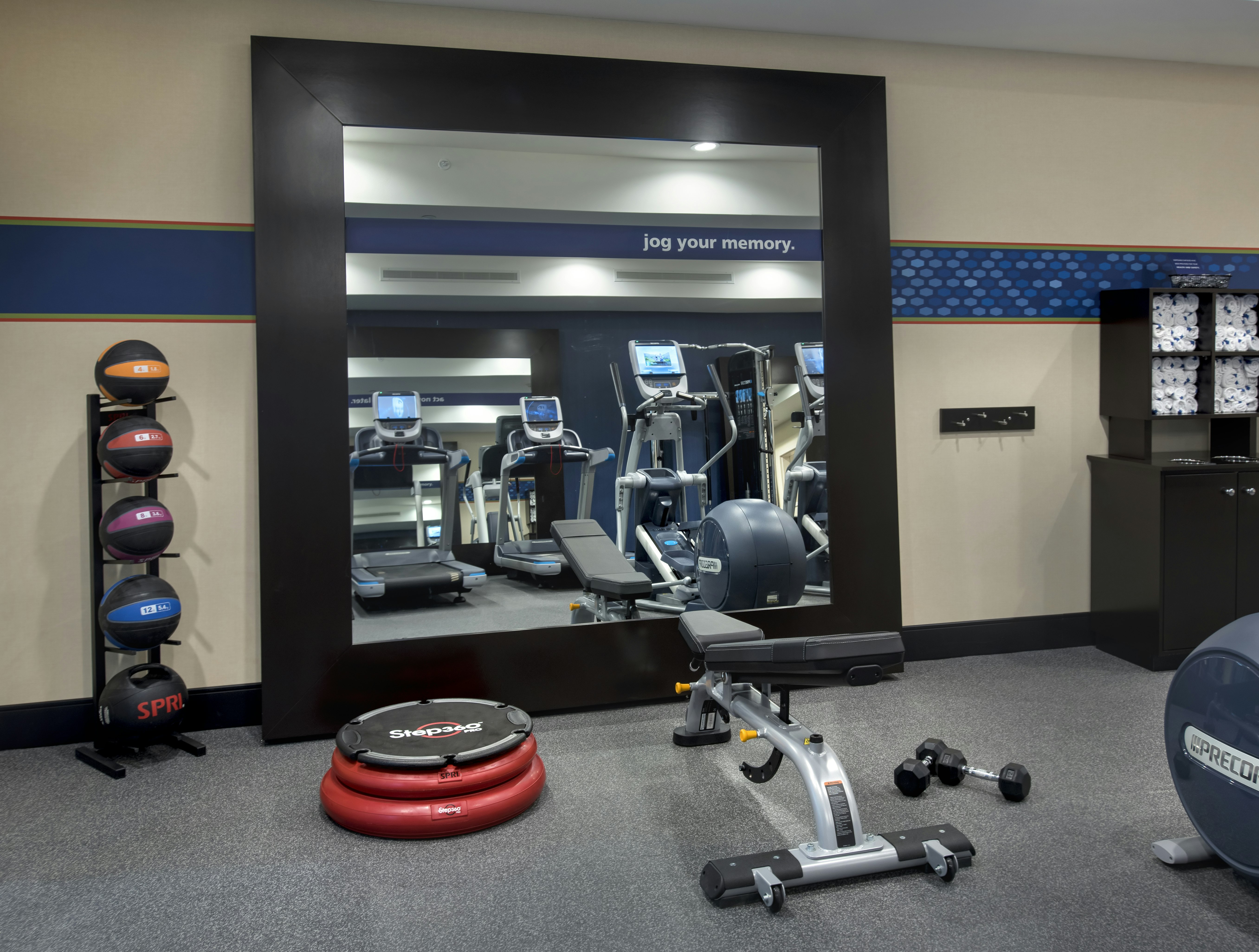 Hampton By Hilton New Paltz 24/47