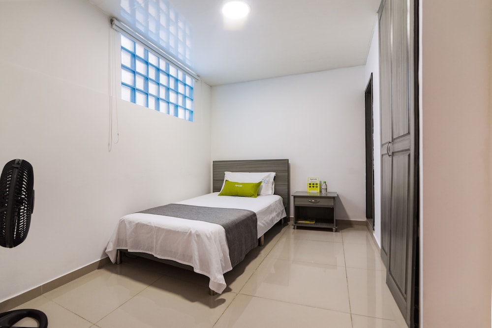 Hotel Exito 6/30