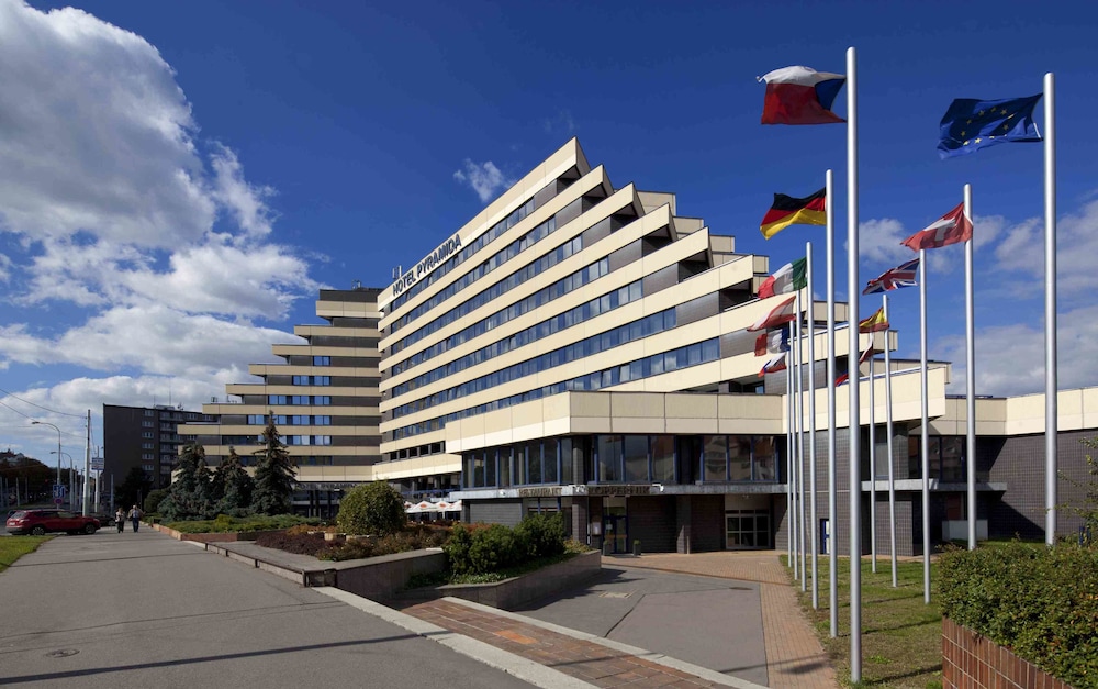 OREA HOTEL PYRAMIDA 69/73