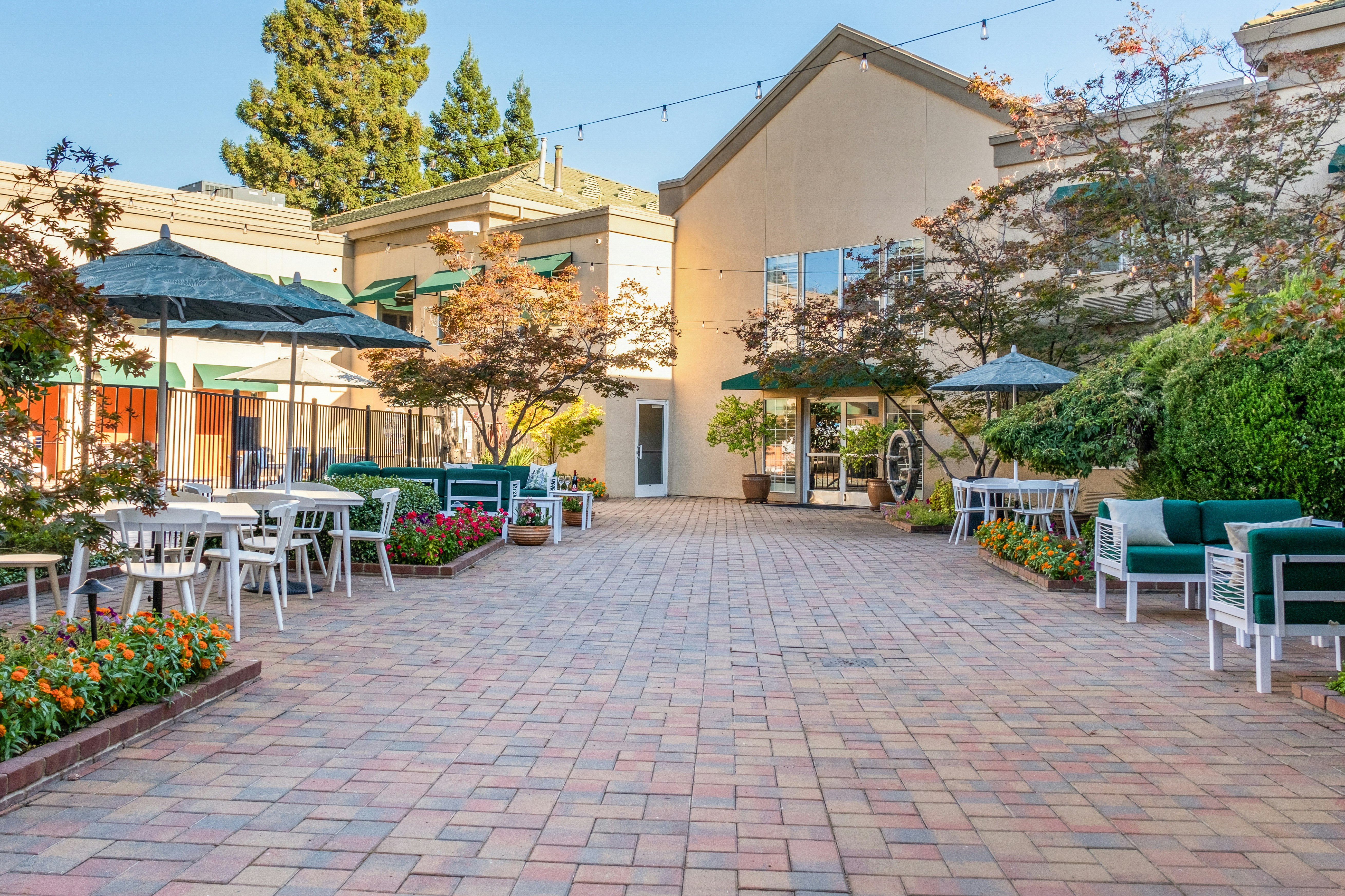 HOLIDAY INN AUBURN 50/57