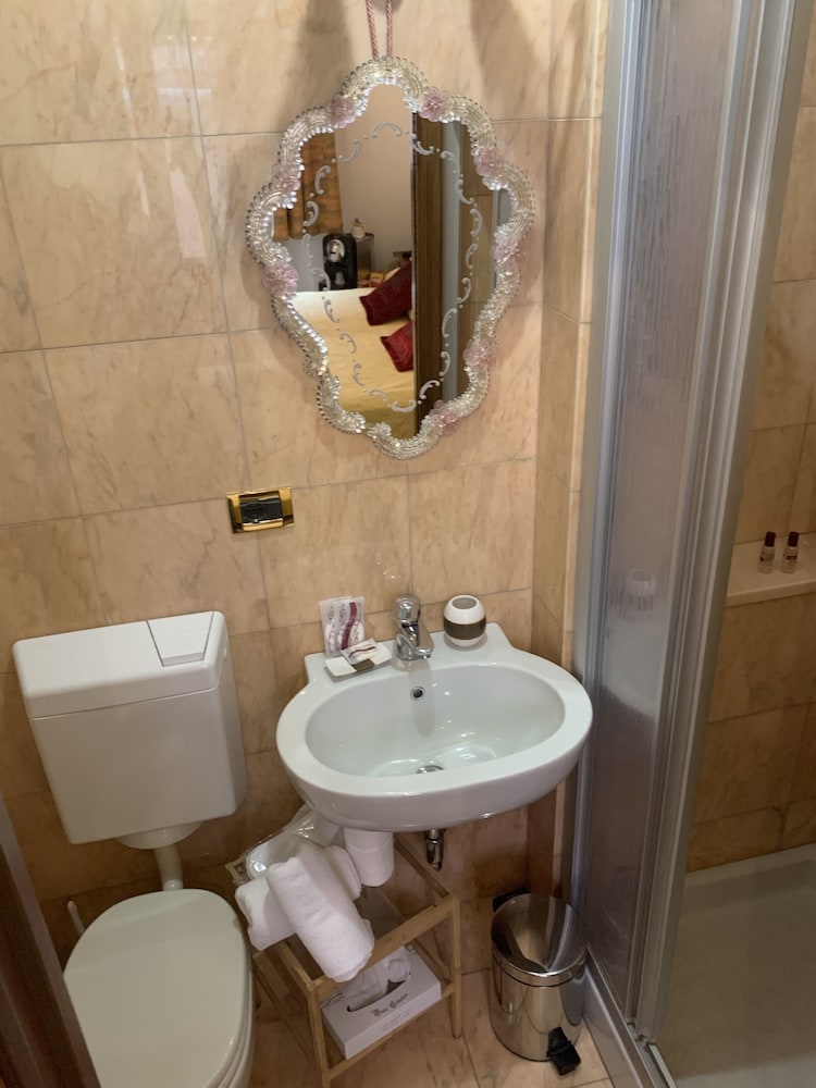 Luxury Venetian Rooms 37/39
