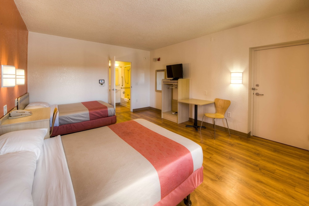 Motel6 Niantic, CT - New London 17/46