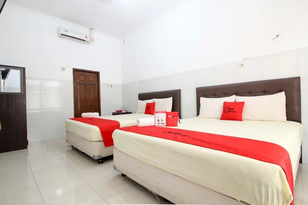 RedDoorz at Seturan Raya (ex NIDA Rooms Seturan Raya Tugu Jogja) 13/28