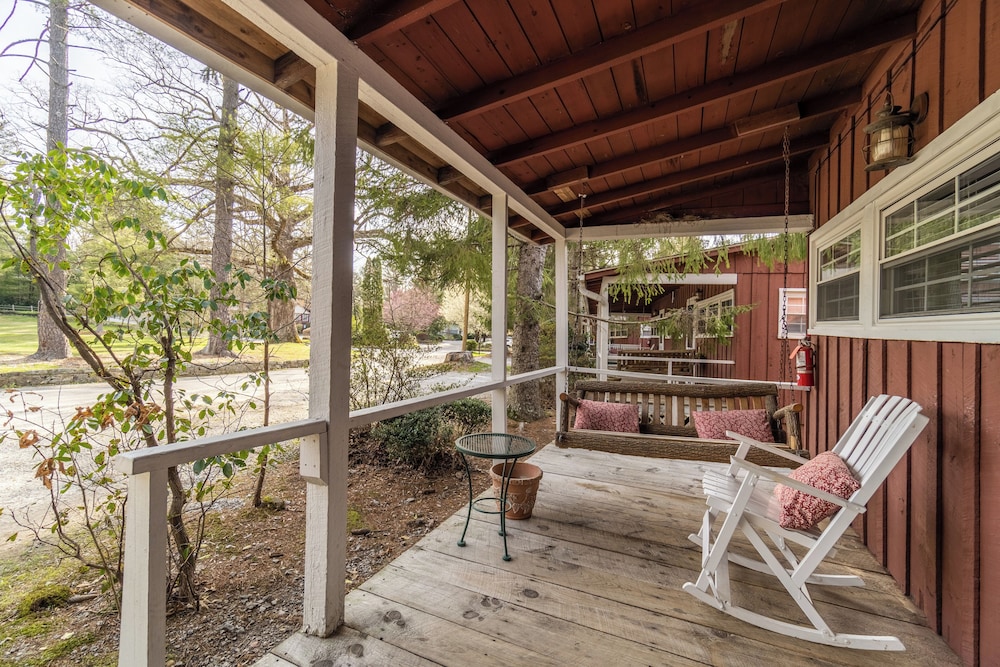 Highland Lake Inn & Resort 38/77