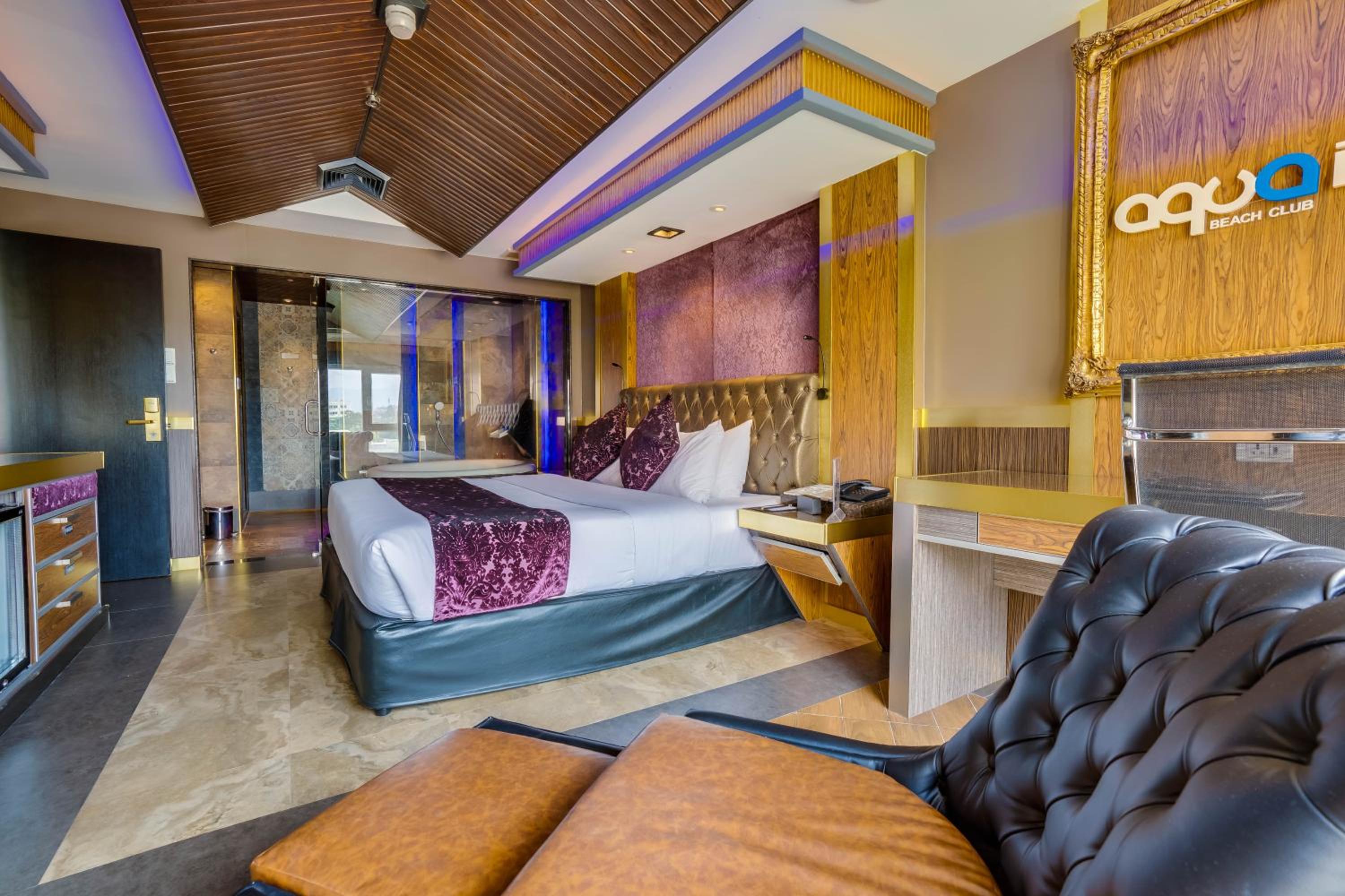 2 Bedrooms, Aqua, Suite