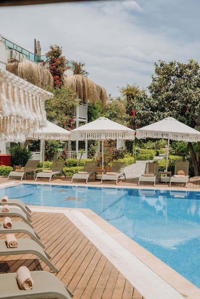 Yalipark Beach Hotel 6/65