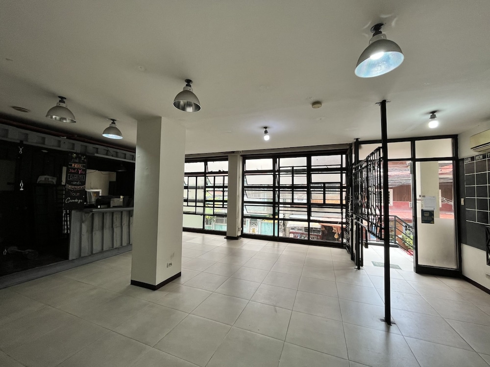 Junction Hostels 35/50