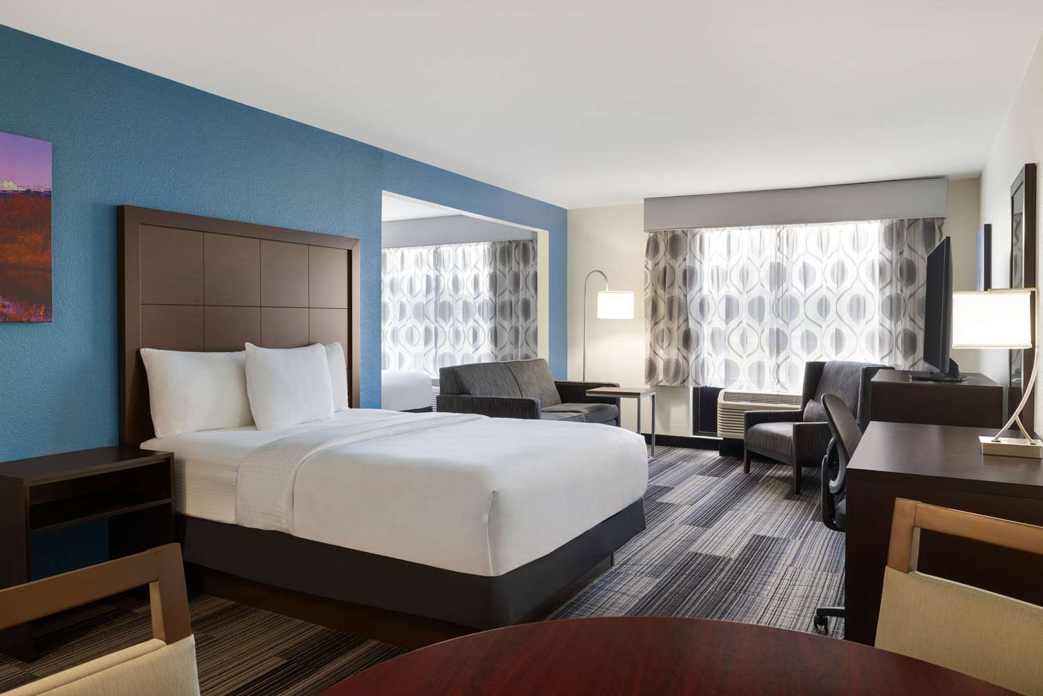 La Quinta Inn Suites Springfield Airport Plaza 10/61