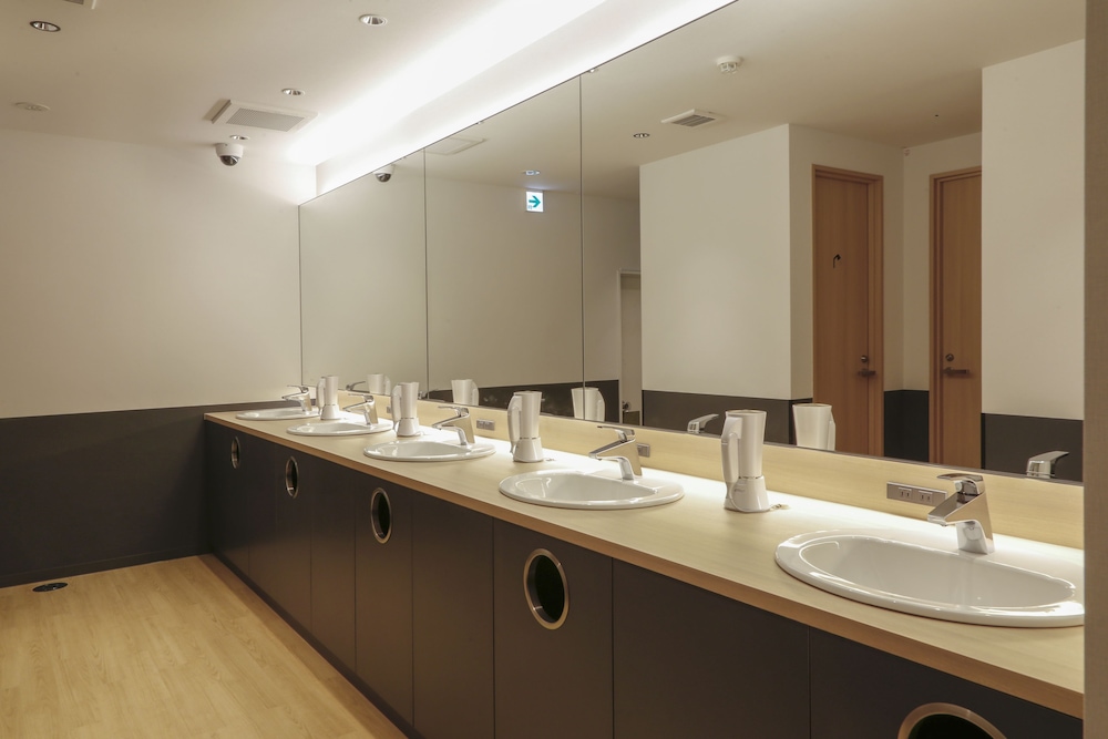 White Hostel Shinsaibashi 49/50
