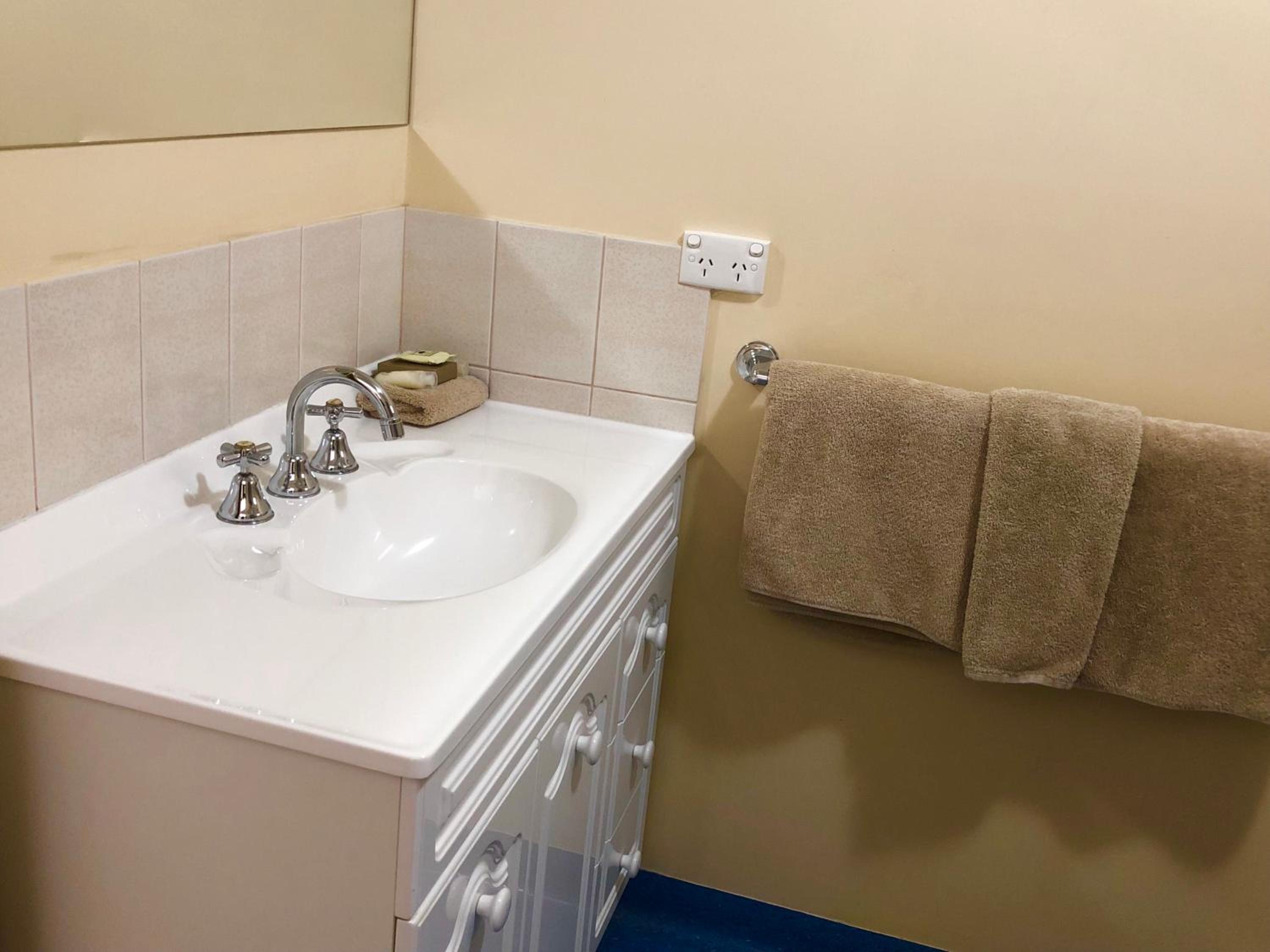 غرفة أساسية بسرير مزدوج، SHEFFIELD MOTOR INN 2/2