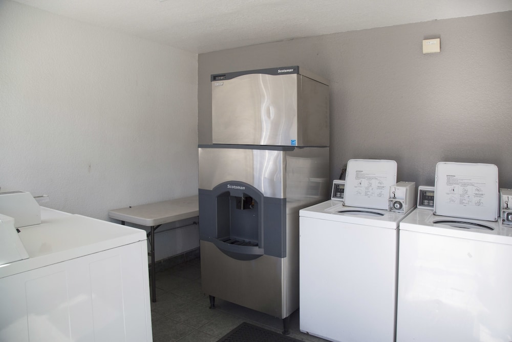Studio6 National City, CA - Naval Base San Diego 28/56