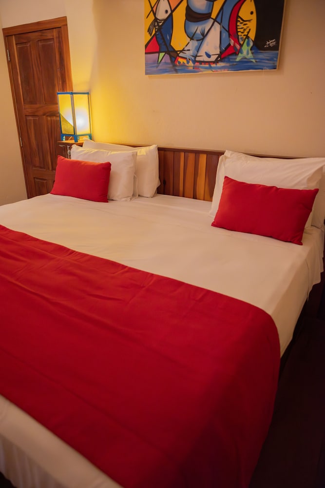Ventana Hotel 7/50